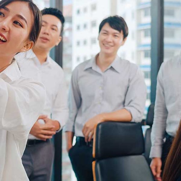 asia-businessmen-businesswomen